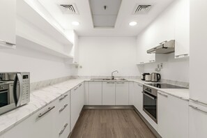 エクスクルーシブ アパートメント | 専用キッチン | 冷蔵庫、電子レンジ、オーブン、コンロ