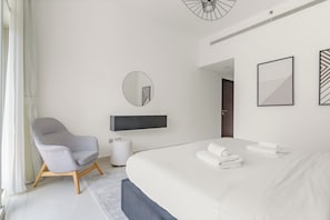 Exclusive Apartment | Egyptian cotton sheets, premium bedding, memory foam beds, in-room safe