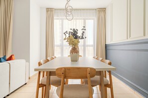 Elite Apartment | In-room dining - Silkhaus Murjan 5 (Dubai)