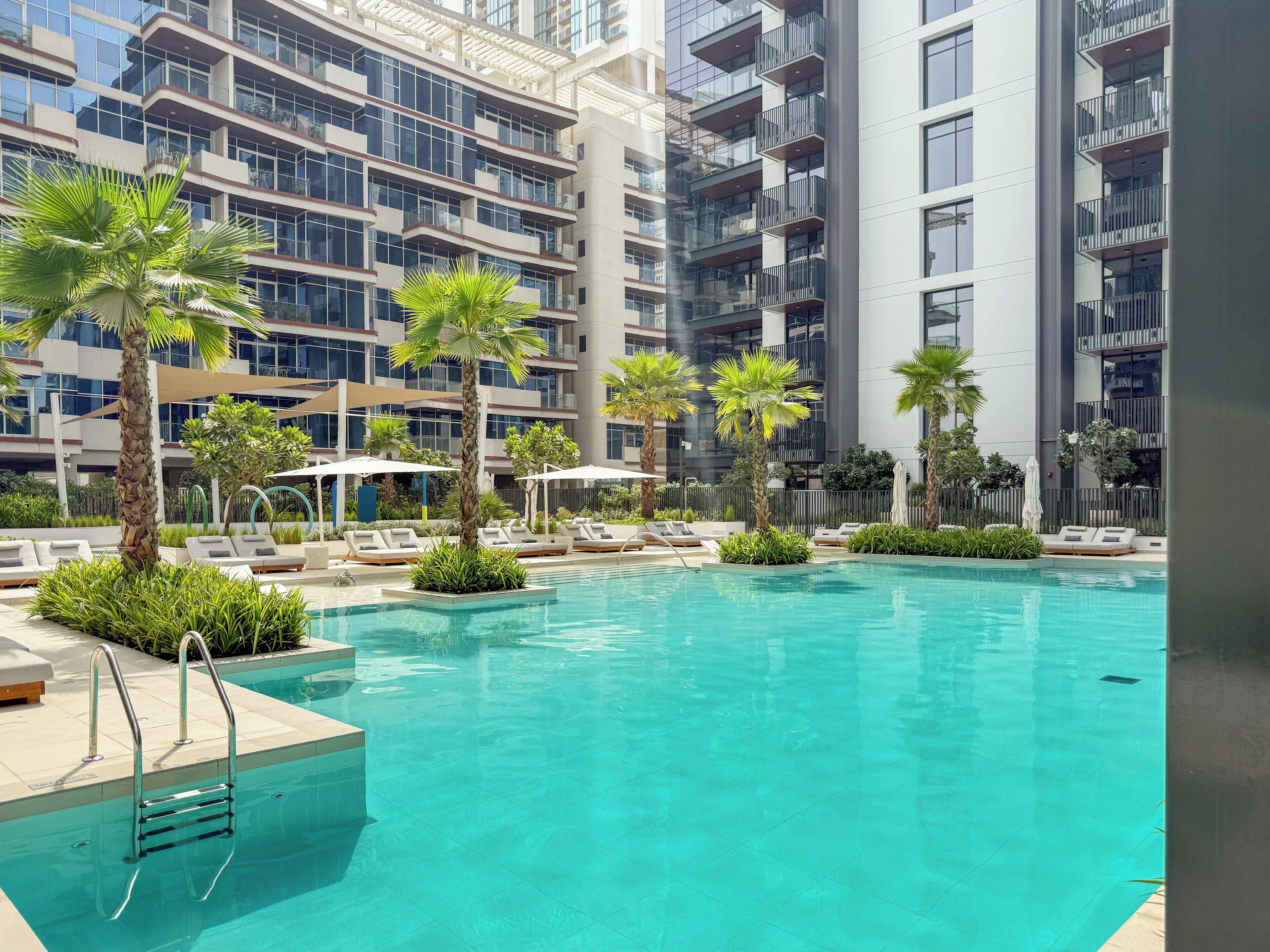 Kolam renang outdoor