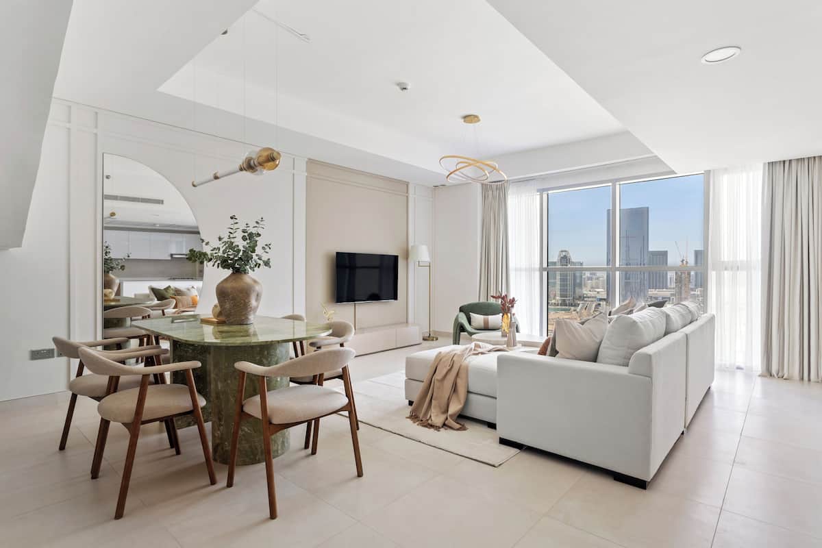 Departamento Deluxe | Área de sala de estar | Smart TV de 50 pulgadas con canales digitales