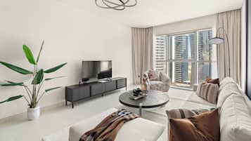 Lägenhet Deluxe | Vardagsrum | 50-tums smart-tv med digitalkanaler