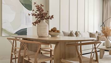 Economy-Apartment | Essbereich im Zimmer