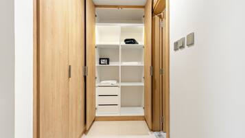 Grand Apartment | Wardrobe