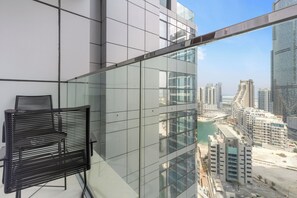 Grand Apartment | Balcony