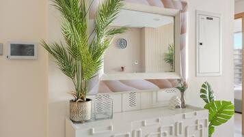 Apartemen Eksekutif | Area keluarga | Smart TV 50-inci dengan saluran TV digital