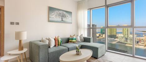 Departamento ejecutivo | Área de sala de estar | Smart TV de 50 pulgadas con canales digitales