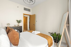 Exclusive Apartment | Egyptian cotton sheets, premium bedding, memory foam beds, in-room safe - Silkhaus Radiant Boulevard (Abu Dhabi)