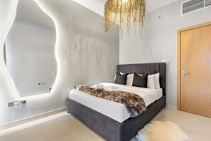 Standard Apartment | Egyptian cotton sheets, premium bedding, memory foam beds, in-room safe