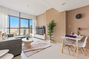 Apartamento ejecutivo | Zona de estar | Smart TV de 50 pulgadas con canales digitales