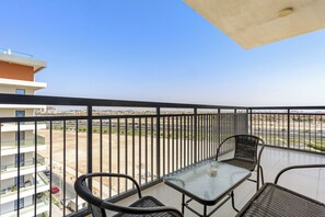 Superior Apartment | Balcony - Silkhaus The View (Abu Dhabi)