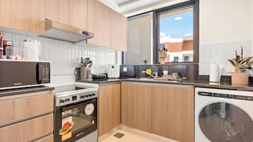 Superior-Apartment | Eigene Küche | Kühlschrank, Mikrowelle, Ofen, Herdplatte