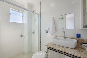 Basic Apartment | Bathroom | Shower