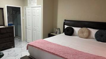 Deluxe Apartment, 3 Bedrooms, Private Pool, City View | Iron/ironing board, free WiFi