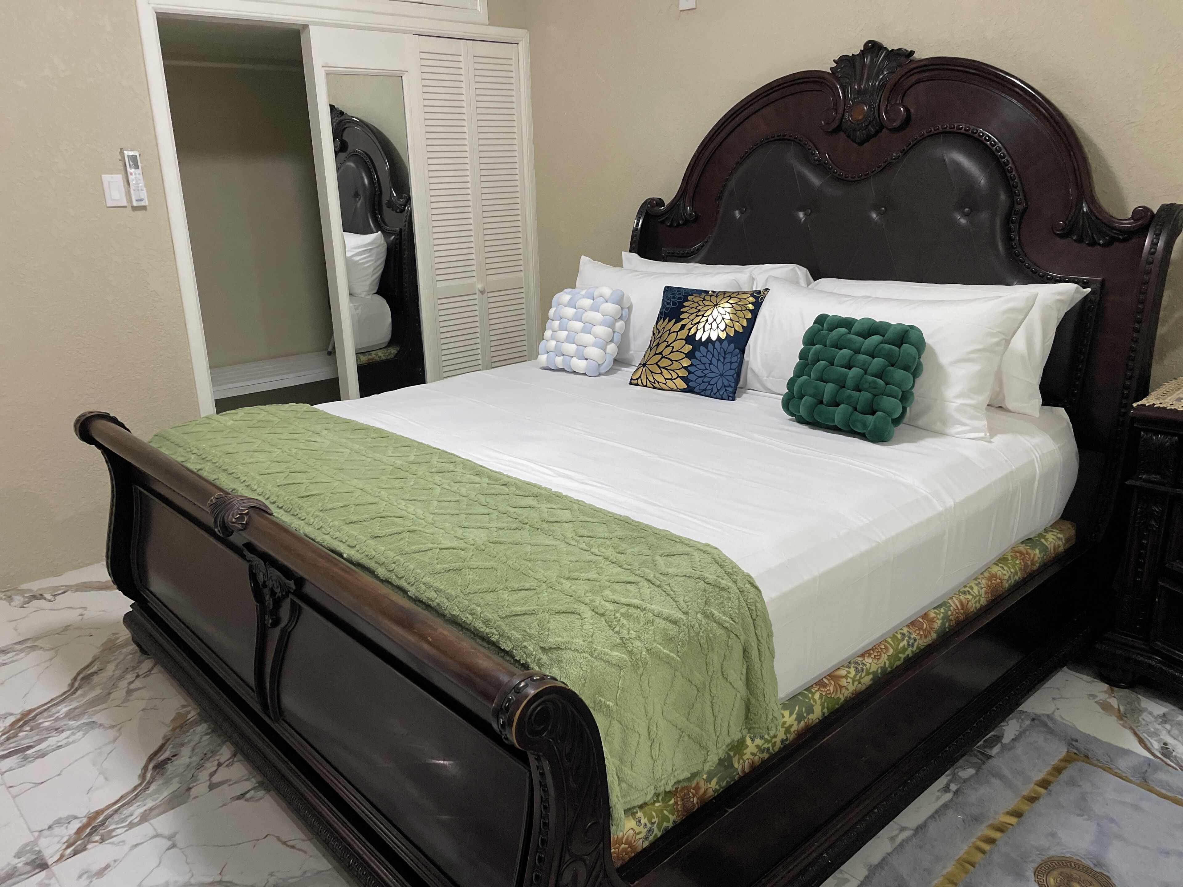 Deluxe Apartment, 3 Bedrooms, Private Pool, City View | Iron/ironing board, free WiFi