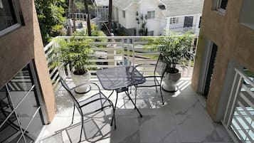 Deluxe Apartment, 3 Bedrooms, Private Pool, City View | Terrace/patio