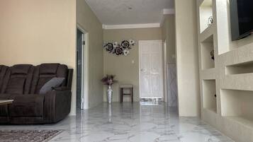 Deluxe Apartment, 3 Bedrooms, Private Pool, City View | Living area