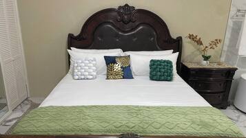 Deluxe Apartment, 3 Bedrooms, Private Pool, City View | Iron/ironing board, free WiFi