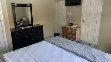 Deluxe Apartment, 3 Bedrooms, Private Pool, City View | Iron/ironing board, free WiFi