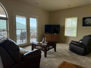 TV - T&E Riverhouse Retreat (Hanover)