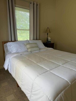2 bedrooms, iron/ironing board, free WiFi, bed sheets - T&E Riverhouse Retreat (Hanover)