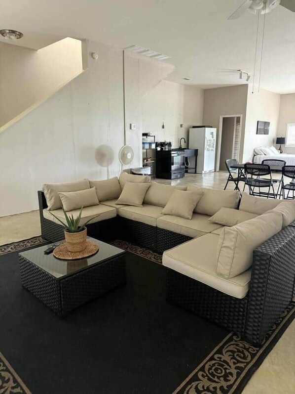 TV - T&E Riverhouse Retreat (Hanover)