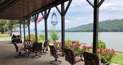 T&E Riverhouse Retreat