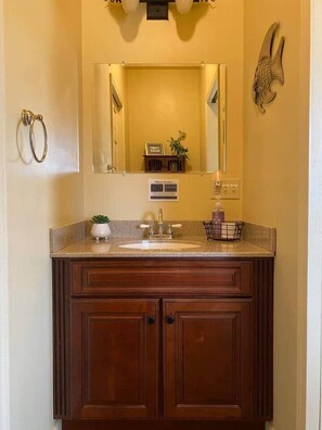 Shower, jetted bath, hair dryer, towels