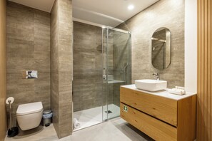 تجهيزات دش، مجففات شعر، مناشف، صابون