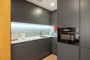 Micro-ondes, four, plaque de cuisson, lave-vaisselle