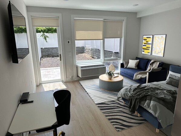 Desk, iron/ironing board, WiFi, bed sheets - Luxury Studio Apartment - 7 Min Walk NYC Train (Jersey City)