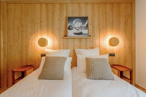 2 bedrooms, WiFi, bed sheets, wheelchair access