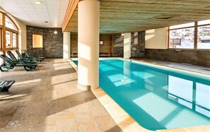 屋内プール、温水プール