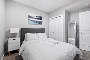 1 bedroom, desk, iron/ironing board, WiFi