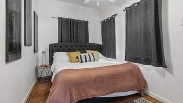 1 bedroom, WiFi (free), bed sheets