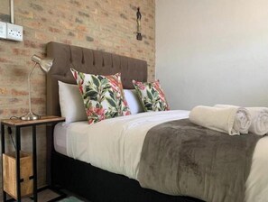 1 室のベッドルーム、アイロン / アイロン台、WiFi、ベッドシーツ