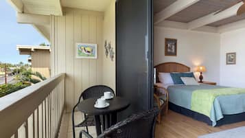 Studio, 1 Queen Bed, Balcony (Kona Bali Kai 362) | 1 bedroom, individually decorated, individually furnished