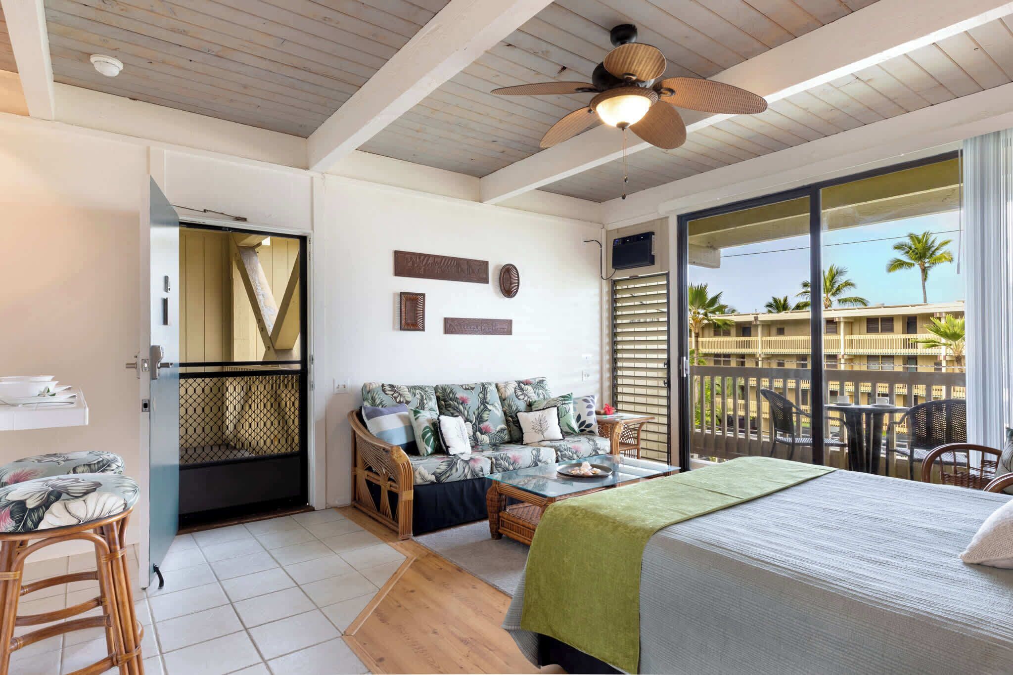 Studio, 1 Queen Bed, Balcony (Kona Bali Kai 362) | 1 bedroom, individually decorated, individually furnished