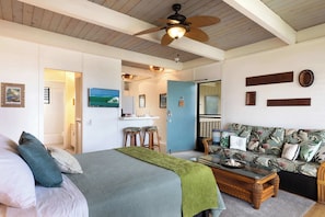 Studio, 1 Queen Bed, Balcony (Kona Bali Kai 362) | 1 bedroom, individually decorated, individually furnished