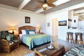 Studio Suite, 1 Queen Bed, Balcony (Kona Bali Kai 362) | Individually decorated, individually furnished