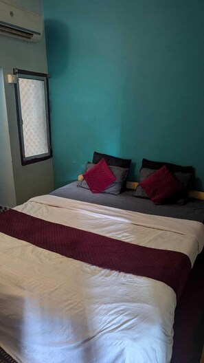 Una scrivania, Wi-Fi gratuito