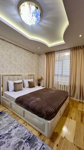 Comfort appartement, balkon, uitzicht op de stad | Een strijkplank/strijkijzer, gratis wifi