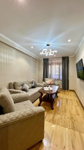 Mandarin on Drujba metro station