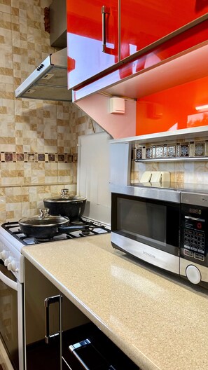 Comfort-huoneisto, parveke, kaupunkinäköala | Yksityinen keittiö