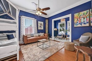 3 habitaciones, escritorio, tabla de planchar con plancha y wifi gratis 