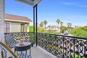 Terrace/patio - Lafitte's Lookout-Heated Pool/Hot Tub/Fire Pit/BBQ (Galveston)