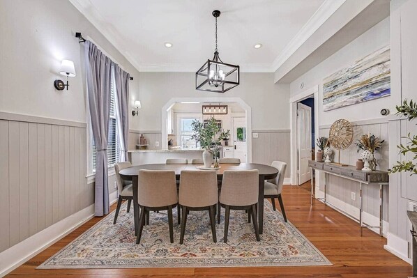 Dining - Lafitte's Lookout-Heated Pool/Hot Tub/Fire Pit/BBQ (Galveston)