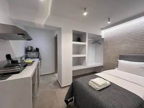 1 habitación, tabla de planchar con plancha, internet y ropa de cama