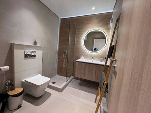 Hårføner, håndklær, såpe og toalettpapir