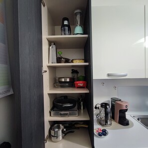 Réfrigérateur, four, plaque de cuisson, lave-vaisselle